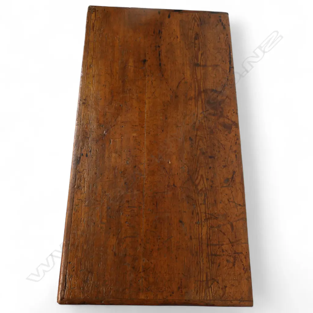 A Victorian pine storage trunk, Image 1++